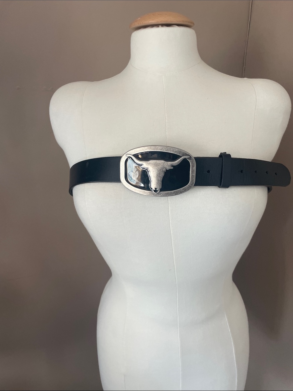Black leather belt with steer western wear
